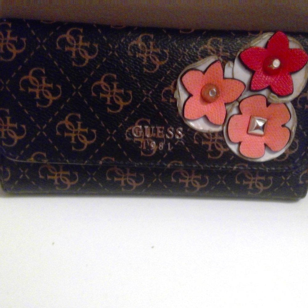 Guess wallet